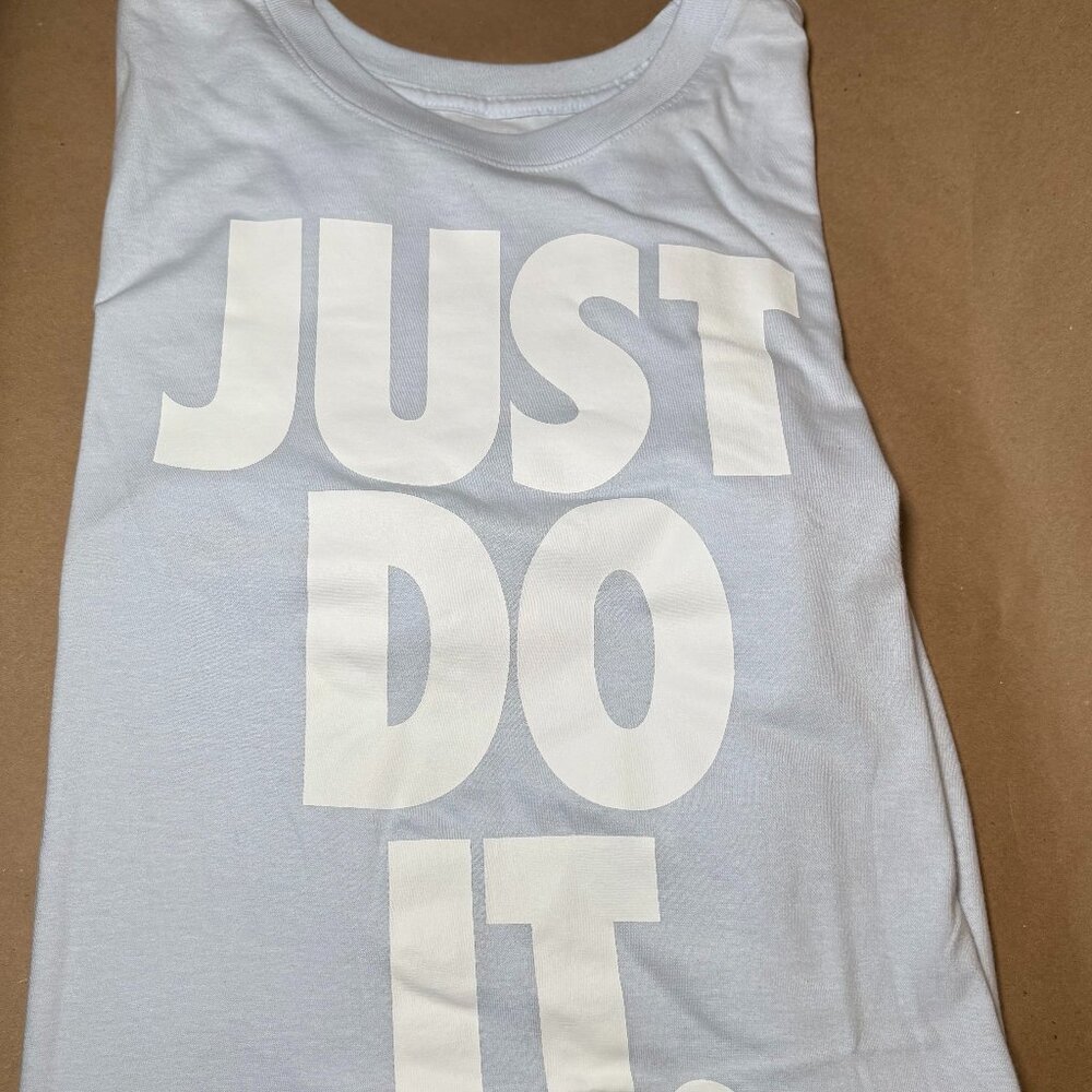 LIGHT BLUE NIKE “JUST DO IT” GRAPHIC TEE SIZE LARGE
